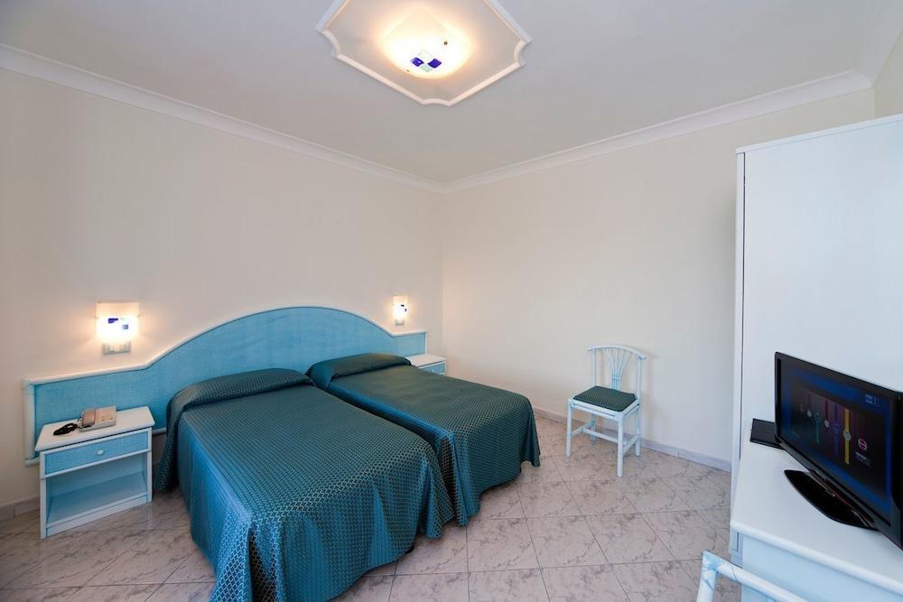 Hotel Bellevue Benessere & Relax Искья Экстерьер фото