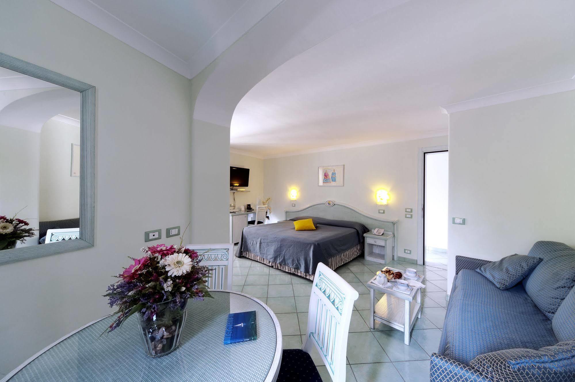 Hotel Bellevue Benessere & Relax Искья Экстерьер фото